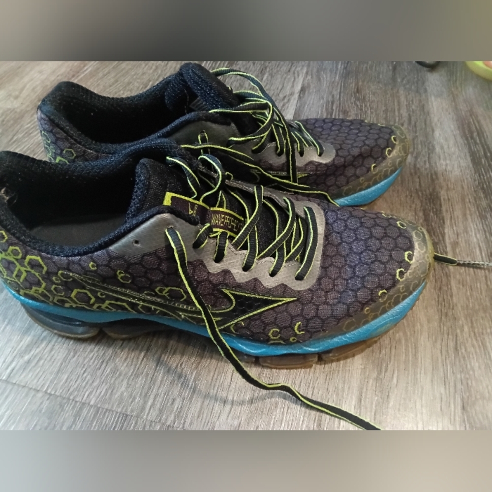 mens Mizuno Wave Prophecy Running Shoes size 9